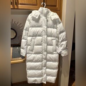 Brand New lululemon White Wunder Puff Jacket - Size 6 (small)